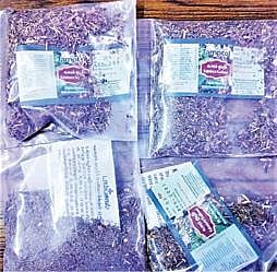 கபசுரக் குடிநீர் சூரண பாக்கெட்.