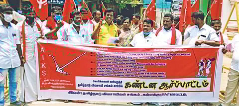 கள்ளக்குறிச்சியில் தமிழ்நாடு விவசாயிகள் சங்கம் சார்பில் ஆர்ப்பாட்டம் நடைபெற்றது.