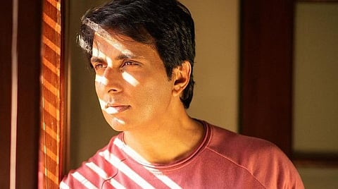 வறியவர்கள் அனைவருக்கும் இலவச கோவிட் தடுப்பூசி: சோனு சூட் கோரிக்கை