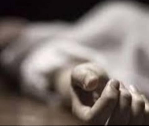 தம்பதி தூக்கிட்டு தற்கொலை: மகன் திருமணம் நின்றதால் சோகம்