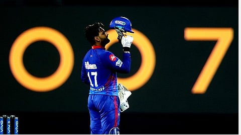 சூப்பர் ஓவரில் களமிறங்கி பவுண்டரி அடித்து வெற்றிக்கு வித்திட்ட டெல்லி கேபிடல்ஸ் கேப்டன் ரிஷப் பந்த் | படம் உதவி ட்விட்டர்