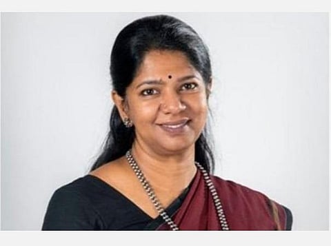 ஸ்டெர்லைட் ஆலை தற்காலிகமாக இயங்கலாம்; தமிழகத்தின் தேவை போக மற்ற மாநிலங்களுக்கு சப்ளை: கனிமொழி பேட்டி