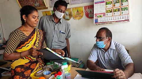 திருப்பத்தூர் மாவட்டத்தில் உள்ள உர விற்பனை நிலையங்களில் வேளாண்மை இணை இயக்குநர் ராஜசேகர் ஆய்வு நடத்தினார்