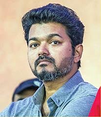 மறைந்த நகைச்சுவை நடிகர் -  விவேக்கின் குடும்பத்தினருக்கு நடிகர் விஜய் நேரில் சென்று ஆறுதல் :