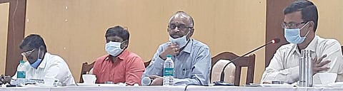 செங்கல்பட்டு ஆட்சியர் தலைமையில் வாக்கு எண்ணும் அலுவலர்களுக்கு பயிற்சி முகாம் நேற்று மறைமலை நகரில் நடைபெற்றது.