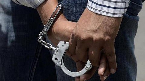 சொத்து வரி விதிக்க ரூ.8 ஆயிரம் லஞ்சம்: மதுரை மாநகராட்சி உதவியாளர் கைது  