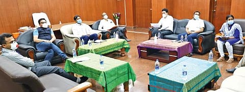 திருப்பூர், நீலகிரி மாவட்ட சட்டப்பேரவைத் தொகுதிகளின்  -  வாக்குகள் எண்ணும் பணியில்சுழற்சி முறையில் 583 அலுவலர்கள் :