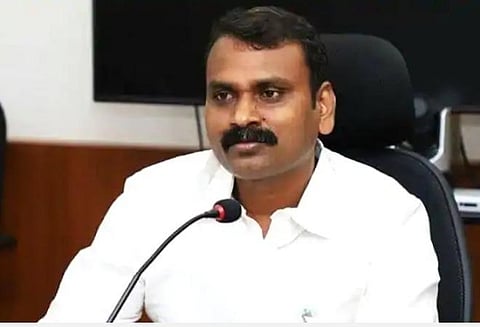 தாராபுரத்தில் வாக்கு எண்ணிக்கை நிறுத்தம்; துணை ஆணையர் பேச்சுவார்த்தை 