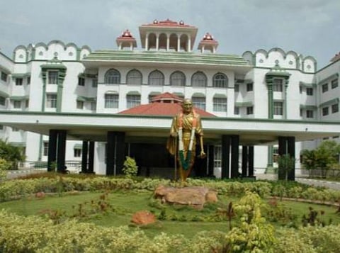 உயர் நீதிமன்ற மதுரைக் கிளை வளாகம்: கோப்புப் படம்.