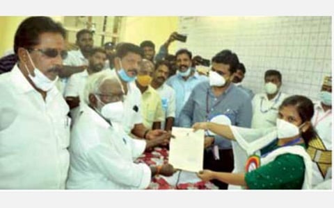 நாகர்கோவில் தொகுதியில் போட்டியிட்டு 75 வயதில் பாஜக எம்எல்ஏவாக தேர்வான எம்.ஆர்.காந்தி: 6 முறை தோல்விக்கு பிறகும் தளராமல் சாதனை