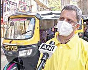 ஆட்டோவுடன் தத்தாத்ரேயா சாவந்த்