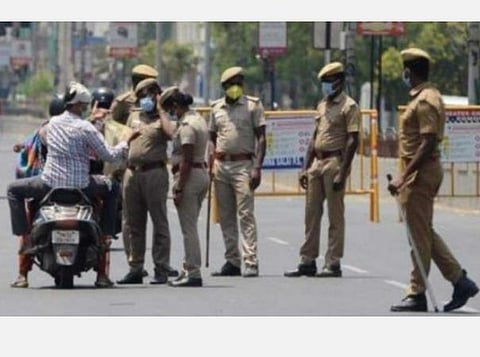 கரோனா பரவலைத் தடுக்க முழு ஊரடங்கு: உயர் நீதிமன்றத்தில் பொதுநல வழக்கு