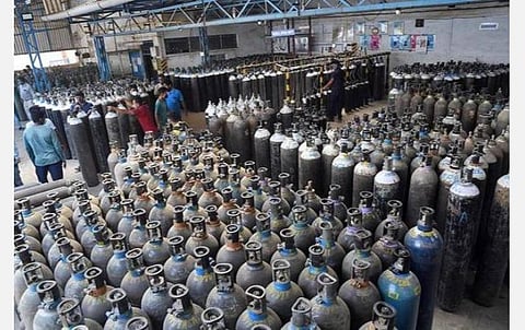 எந்த வகையிலாவது டெல்லிக்கு 700 மெட்ரிக் டன் ஆக்சிஜன் வழங்கப்பட வேண்டும்: மத்திய அரசுக்கு உயர் நீதிமன்றம் கண்டிப்பு