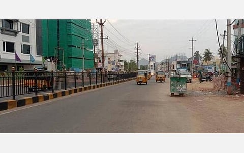 கரோனா பரவலை கட்டுப்படுத்த ஆந்திராவில் 18 மணி நேர ஊரடங்கு: அதிக கட்டணம் வசூலித்த மருத்துவமனைகள் மீது நடவடிக்கை