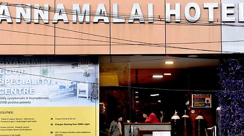 கோவை மாவட்டக் காவல் கண்காணிப்பாளர் அலுவலகம் எதிரே உள்ள ஒரு தனியார் ஹோட்டலில் அமைக்கப்பட்டுள்ள கரோனா சிகிச்சை மையம். | படம்: ஜெ.மனோகரன்.