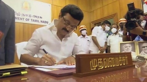 கரோனா நிவாரணம் இந்த மாதமே ரூ.2000: 5 முக்கிய அரசாணைகளில் கையெழுத்திட்ட முதல்வர் ஸ்டாலின்