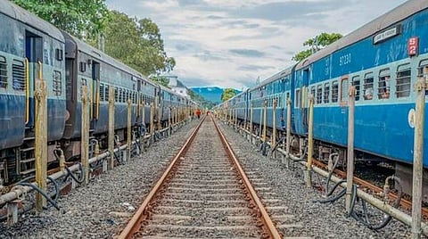 கரோனா வைரஸ் தாக்கத்தால் 70 சிறப்பு ரயில்கள் ரத்து: 6 மாதம் வரை கட்டணம் திரும்ப பெறலாம்
