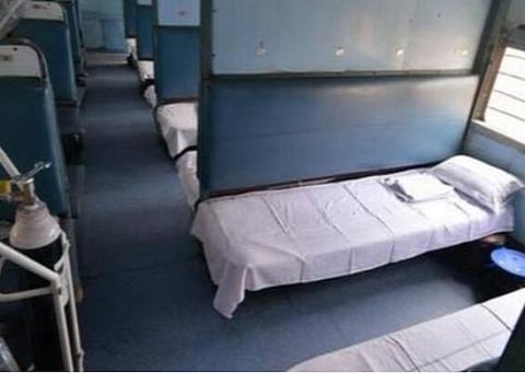 17 ரயில் நிலையங்களில், 4,700 படுக்கைகளுடன், 298 தனிமைப் பெட்டிகள் தயார்