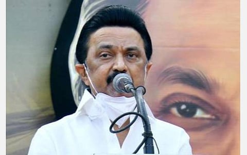 தமிழகம் முழுவதும் அரிசி அட்டைதாரர்களுக்கு முதல் தவணையாக கரோனா நிவாரணம் ரூ.2 ஆயிரம் வழங்கும் திட்டம் நாளை தொடக்கம்: தலைமைச் செயலகத்தில் முதல்வர் ஸ்டாலின் தொடங்கி வைக்கிறார்; உடனடியாக டோக்கன் விநியோகம்