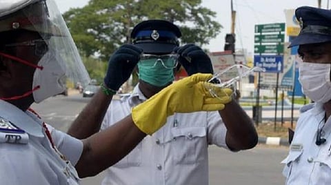 தமிழகத்தில் முன்களப் பணியாளர்களை தொடர்ந்து அச்சுறுத்தும் கரோனா தொற்று: விழிப்புடன் இருக்க சுகாதாரத்துறை அறிவுறுத்தல்