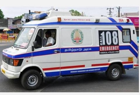 திருப்பூரில் சோகம்: ஆம்புலன்ஸில் காத்திருந்த கரோனா தொற்றாளர்கள் மூவர் உயிரிழப்பு 