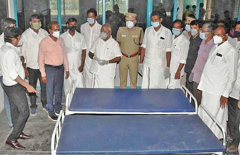 செஞ்சி அருகே அமைக்கப்பட்டுள்ள கரோனா சிகிச்சை மையத்தை அமைச்சர் மஸ்தான் ஆய்வு செய்தார்.