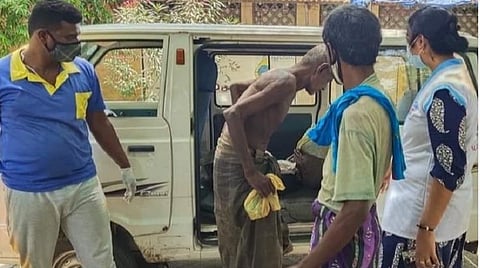 உயர் நீதிமன்ற உத்தரவால் மதுரையில் 50 ஆதரவற்றவர்கள் மீட்பு