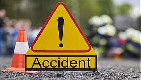 கரூர் அருகே மொபட் மீது லாரி மோதி விபத்து: பள்ளி மாணவி உயிரிழப்பு