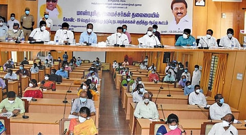 விழுப்புரம் ஆட்சியர் அலுவலகத்தில் கரோனா பரவலை கட்டுப்படுத்துவது தொடர்பாக ஆய்வு கூட்டம் நடைபெற்றது.