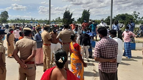 உறவினர்கள் ஆர்ப்பாட்டம்.