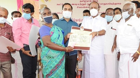 சிவகங்கையில் 4,02,854 குடும்ப அட்டைதாரர்களுக்கு ரூ.80.57 கோடி நிவாரணத் தொகை: அமைச்சர் கே.ஆர்.பெரியகருப்பன் தகவல்