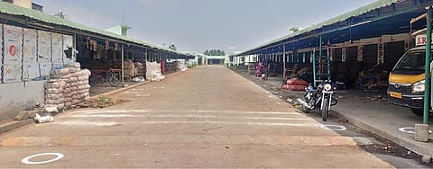 பாவூர்சத்திரம் காய்கறி சந்தை நேற்று மூடப்பட்டது.