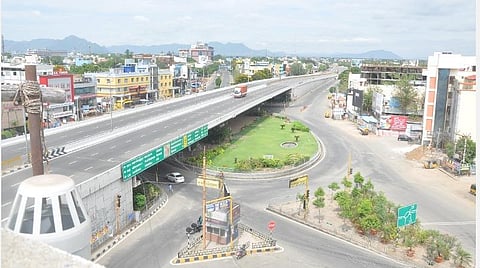 ஒரே நாளில் 500 இருசக்கர வாகனங்கள் பறிமுதல்; 15 இறைச்சிக் கடைகளுக்கு சீல்- வேலூரில் கடுமையாக்கப்பட்ட முழு ஊரடங்கு