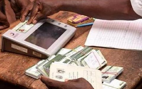 ரத்து செய்யப்பட்ட, இறந்தவர்களின் குடும்ப அட்டைகளுக்கும் கரோனா நிவாரணத் தொகை: சர்ச்சையில் ரேஷன் கடைகள்