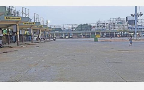 புதுவை புதிய பேருந்து நிலையத்திற்கு கடைகள் மாற்றம்; ஆட்சியர் உத்தரவுக்கு பெரிய மார்க்கெட் வியாபாரிகள் எதிர்ப்பு: இன்று முதல் கடையடைப்பு நடத்த முடிவு