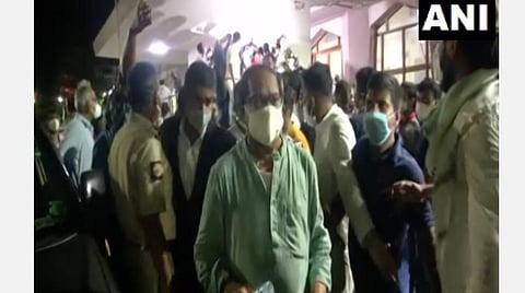 சிபிஐ அதிகாரிகளால் கைது செய்து அழைத்துச் செல்லப்பட்ட திரிணமூல் காங்கிரஸ் அமைச்சர்கள் | படம் ஏஎன்ஐ