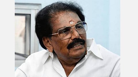 ஹாட் லீக்ஸ்: மகள் சப்போர்ட்டில் மாண்புமிகு அண்ணாச்சி!