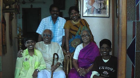 கி.ராஜநாராயணனுடன் தங்கர் பச்சான் மற்றும் குடும்பத்தினர்.