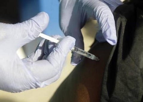 கரோனா தொற்றில் இருந்து மீண்டவர்கள் எப்போது தடுப்பூசி போட்டுக் கொள்ள வேண்டும்? -  புதிய பரிந்துரைகள் 