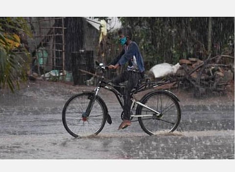 வங்கக் கடலில் உருவாகும் காற்றழுத்தத் தாழ்வுப் பகுதி புயலாக மாறும்; 6 மாவட்டங்களில் கனமழை: வானிலை ஆய்வு மையம்