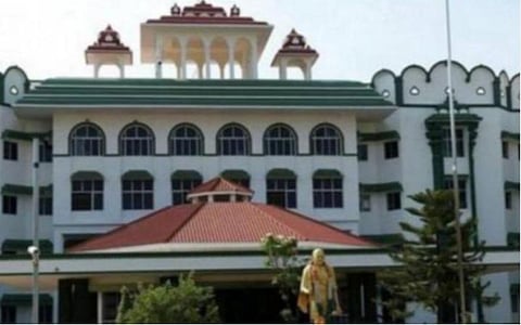 ஊரடங்கால் வாழ்வாதாரம் இழந்தவர்களுக்கு ரூ.10 ஆயிரம் கோரிய வழக்கில் தமிழக அரசு பதிலளிக்க உத்தரவு