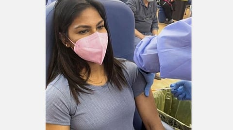 தடுப்பூசி போட்டுக்கொண்ட பவானி தேவி.