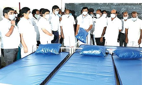 திருப்பூர் மாவட்டத்தில் 8 தொகுதிகளிலும் கரோனா கூடுதல் சிகிச்சை மையங்கள் அமைக்கப்படும்: செய்தித் துறை அமைச்சர் மு.பெ.சாமிநாதன் தகவல்