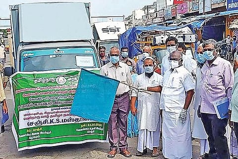 செஞ்சியில் நடமாடும் காய்கறி வாகனங்களை சிறுபான்மையினர்  நலத் துறை அமைச்சர் மஸ்தான் கொடியசைத்து தொடக்கி வைத்தார்.