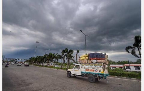 ஒடிசா - மேற்கு வங்கம் இடையே ‘யாஸ்’ புயல் நாளை கரையை கடக்கிறது: மீனவர்கள் 27-ம் தேதி வரை கடலுக்கு செல்ல தடை