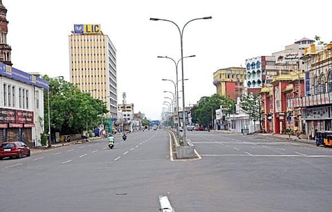 ஊரடங்கை மீறியவர்களுக்கு அபராதம்- தமிழகம் முழுவதும் வெறிச்சோடிய சாலைகள்