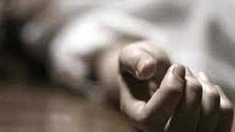 சிவகங்கையில் அமரர் ஊர்தி பற்றாக்குறை: சடலத்தை எடுத்துச் செல்ல 300 மீ.,க்கு ரூ.1,500 வாங்கும் தனியார் ஆம்புலன்ஸ்கள்