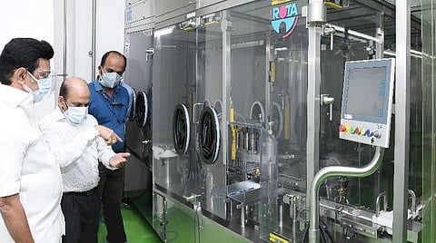 ஹெச்.எல்.எல் நிறுவனத்தில் ஆய்வு மேற்கொண்ட மு.க.ஸ்டாலின்.