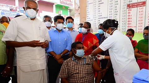 நெல்லையில் 18 வயதானவர்களுக்கு தடுப்பூசி: திசையன்விளையில் சட்டப்பேரவை தலைவர் தொடங்கி வைத்தார்