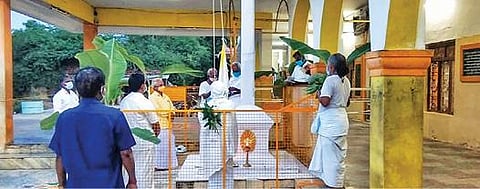 வடலூர் வள்ளலார் சமரச சுத்த சன்மார்க்க சத்திய தருமசாலை 155-வது ஆண்டு தொடக்க விழாவையொட்டி கொடியேற்றப்பட்டது.